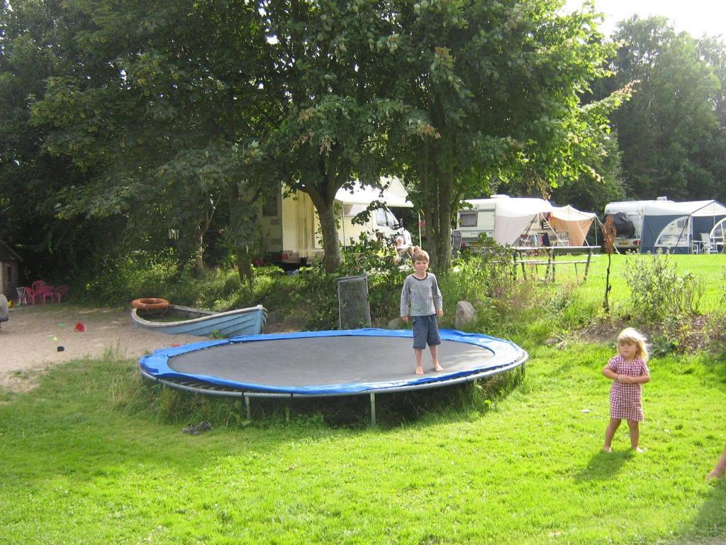Glamsbjerg Hjemstavnsgardens Camping & Cottages מראה חיצוני תמונה